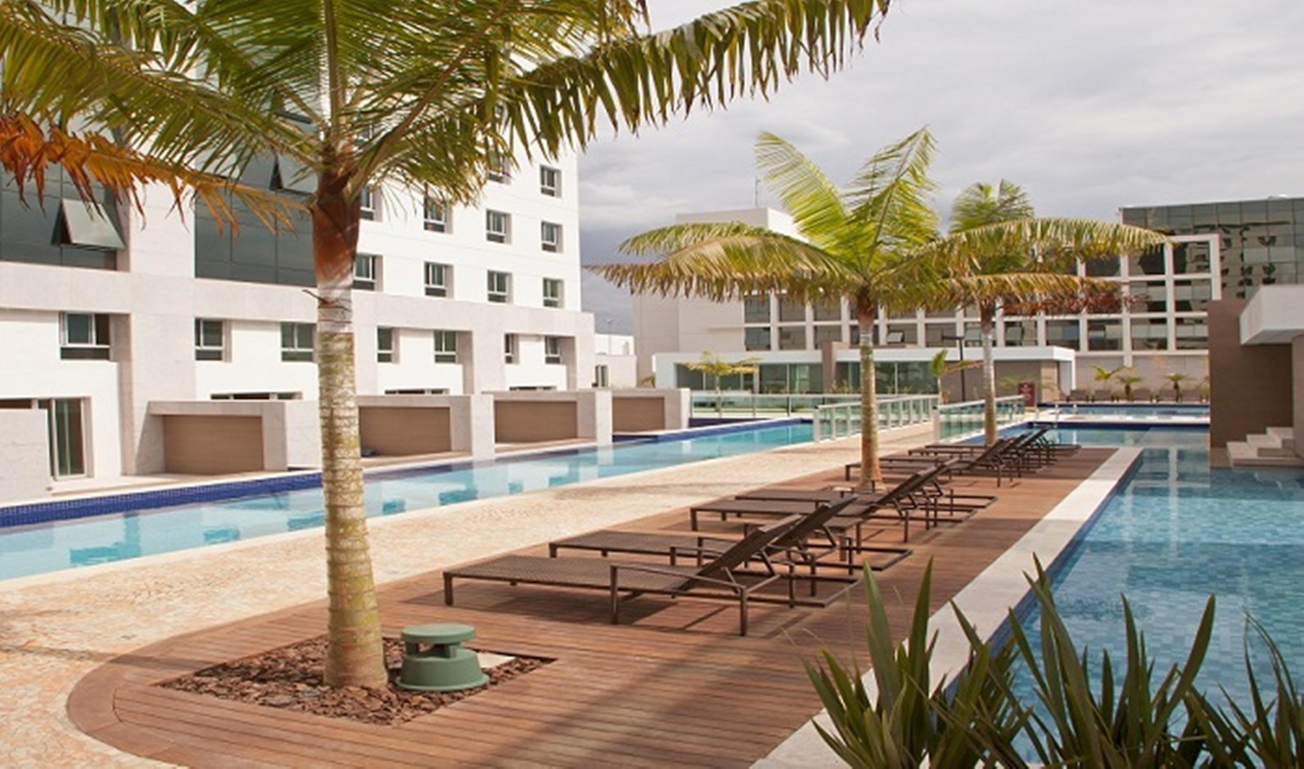 Jade Hotel Brasilia Candangolandia Ngoại thất bức ảnh The swimming pool at the hotel