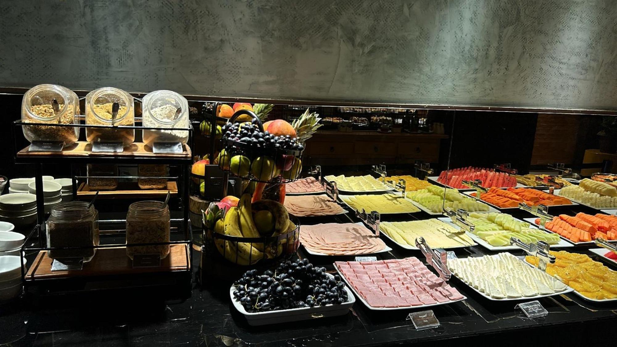 Jade Hotel Brasilia Candangolandia Ngoại thất bức ảnh A buffet at a hotel