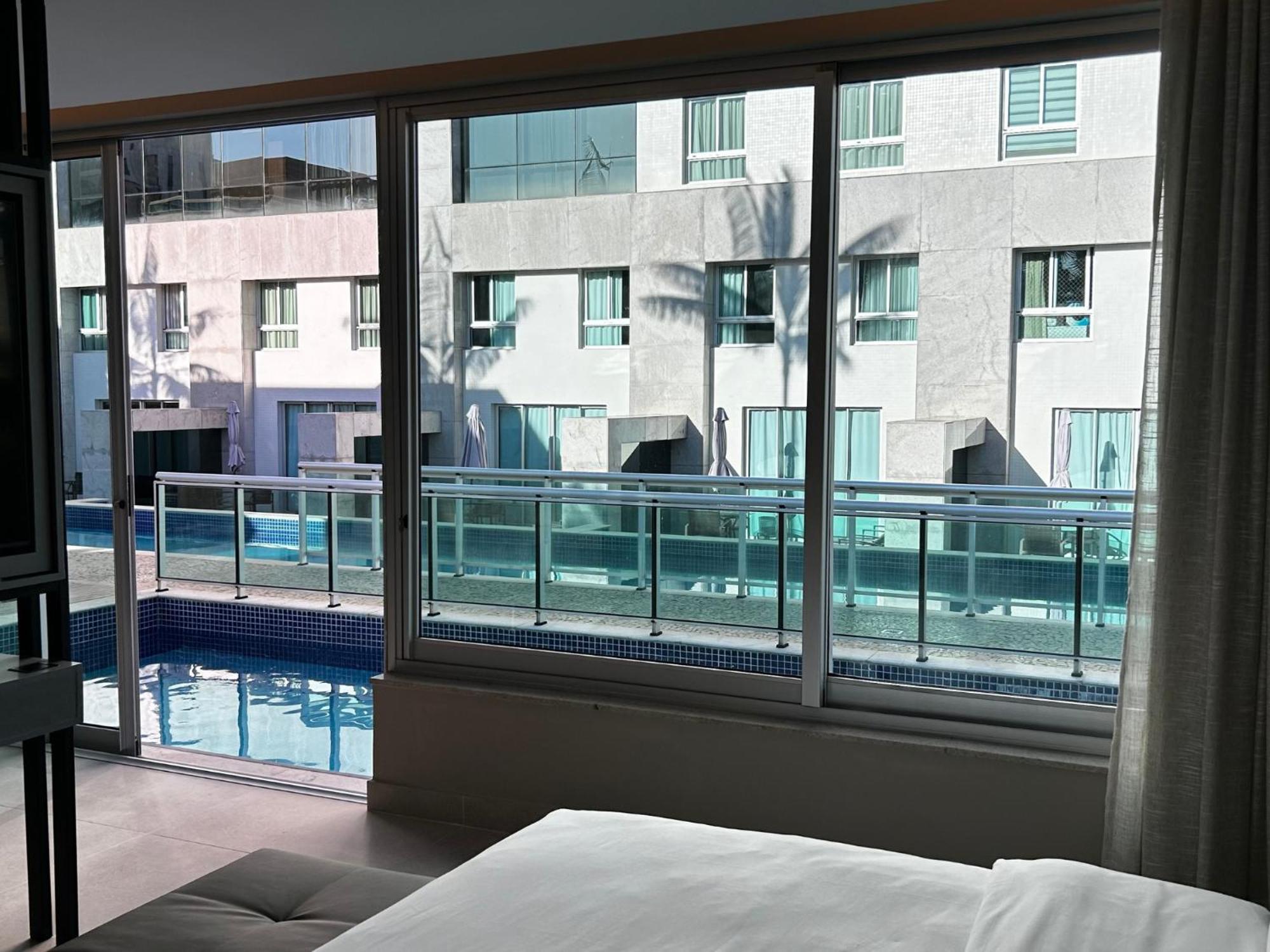 Jade Hotel Brasilia Candangolandia Ngoại thất bức ảnh A view of the pool from a guest room
